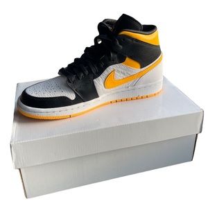 Jordan 1 Mid Laser Orange/Black